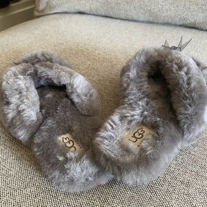 Ugg flip flop slippers